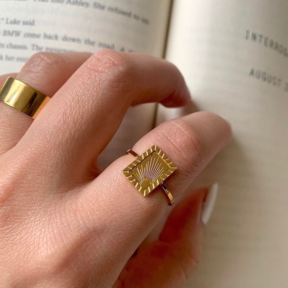 Rising sun ring, stacking sun ring, Gold Signet Ring, Sun Signet Ring, boho ring - Picture 7 of 8